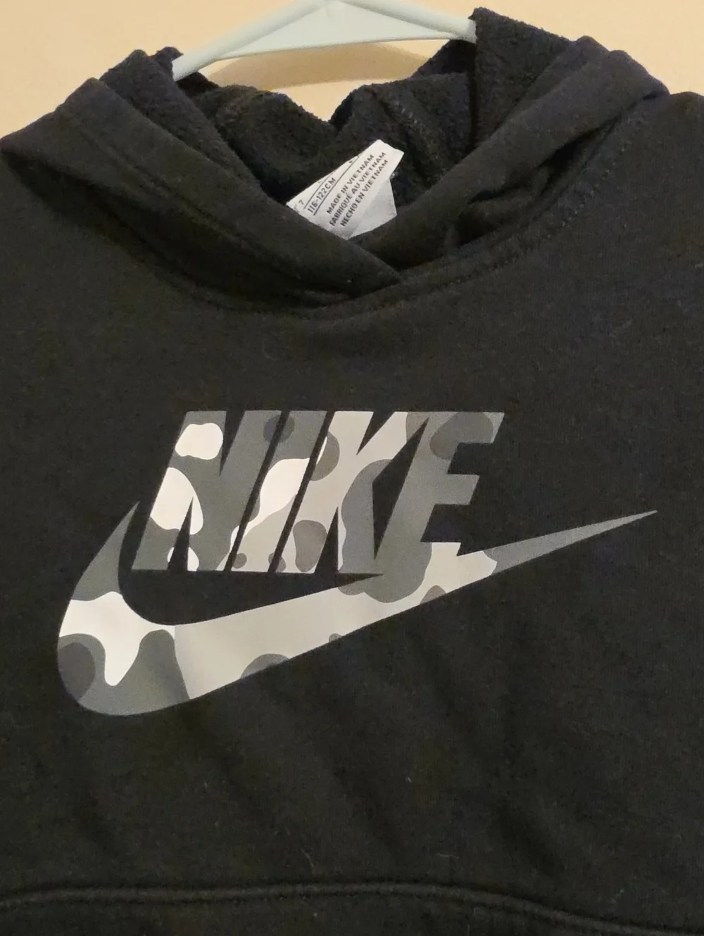 Nike Boys Black Hooded Sweatshirt. In EUC